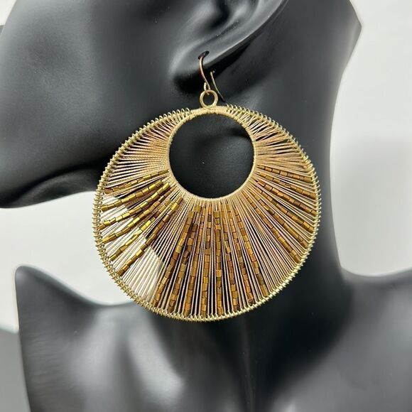 Costume jewelry earrings - Picture 2 of 2